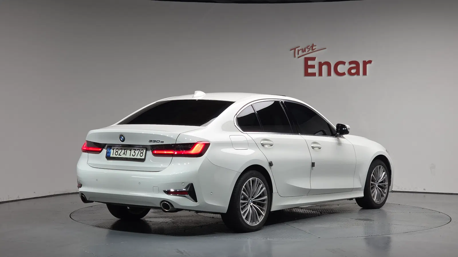 BMW Série 3 (G20) 330e Luxury 2021 — photo 1 sur 34