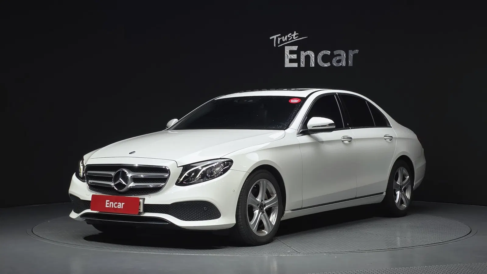 Mercedes-Benz Classe E E200 Avantgarde (W213) 2018 — photo 1 sur 31