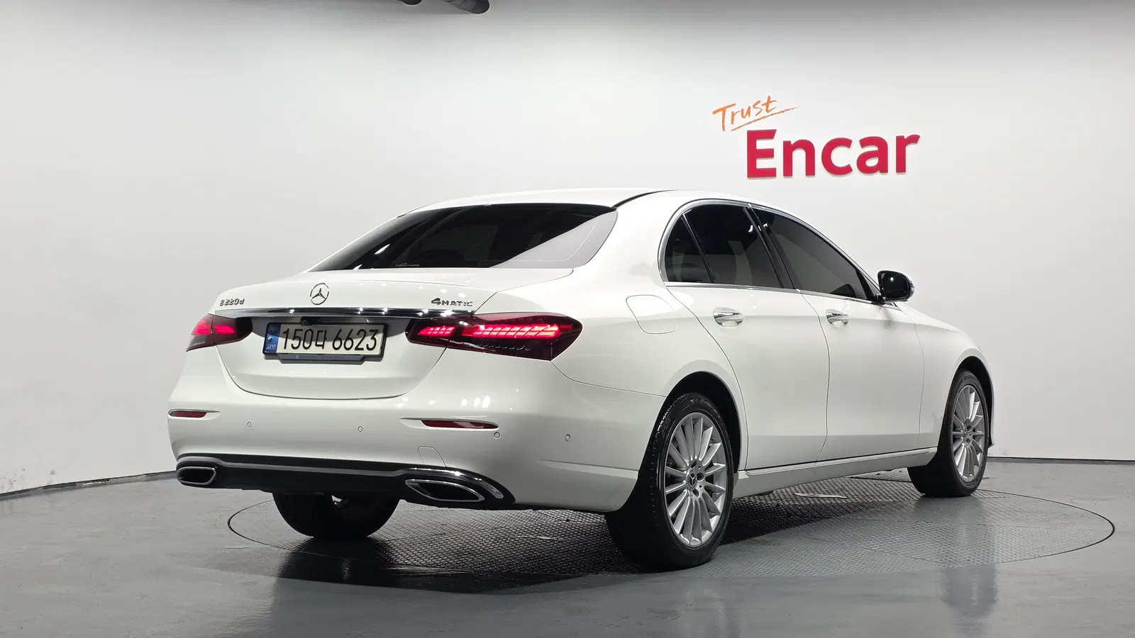 Mercedes-Benz Classe E E220d 4MATIC Exclusive (W213) 2021 — photo 1 sur 32