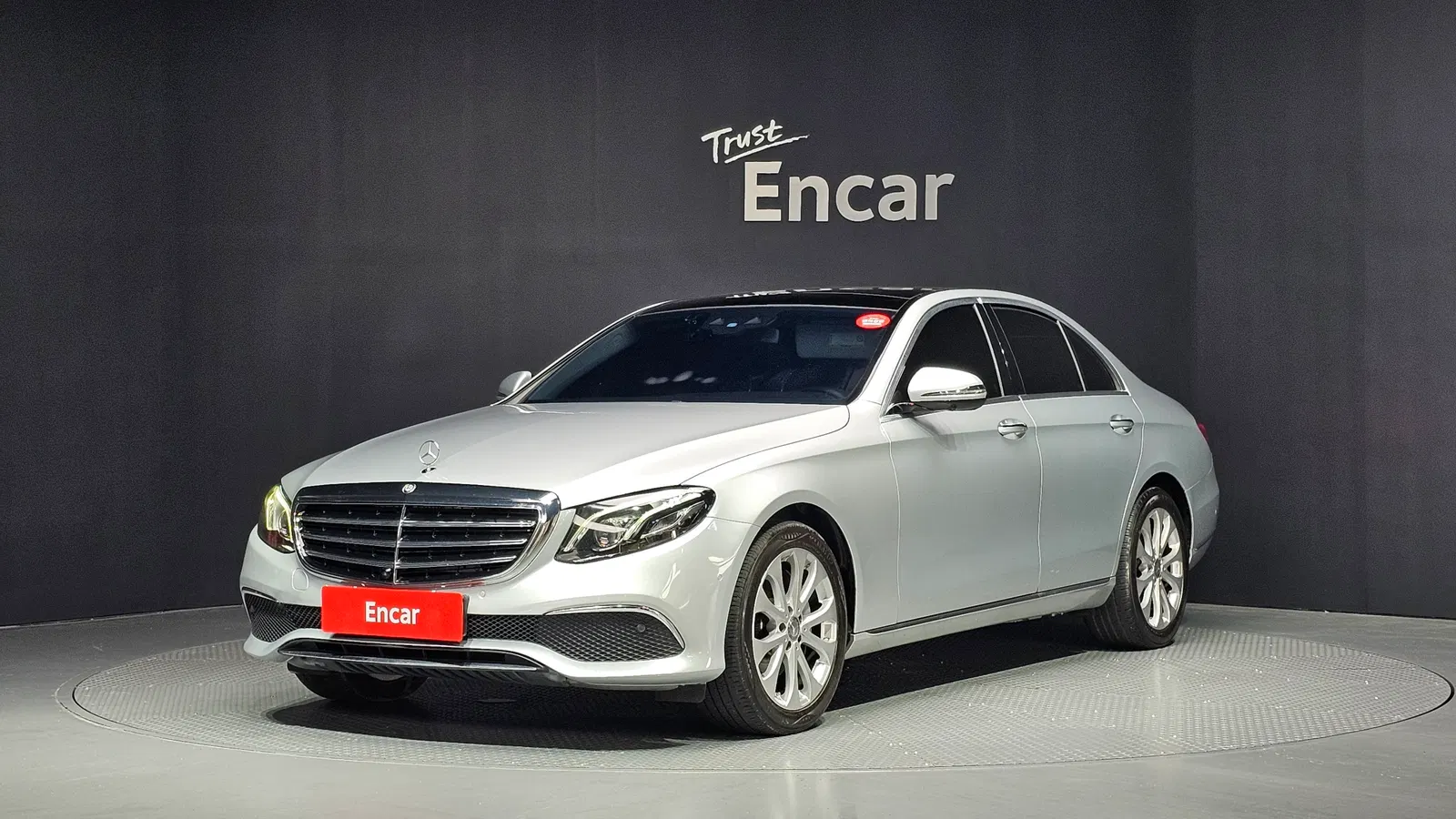 Mercedes-Benz Classe E E300 Exclusive (W213) 2017 — photo 1 sur 26