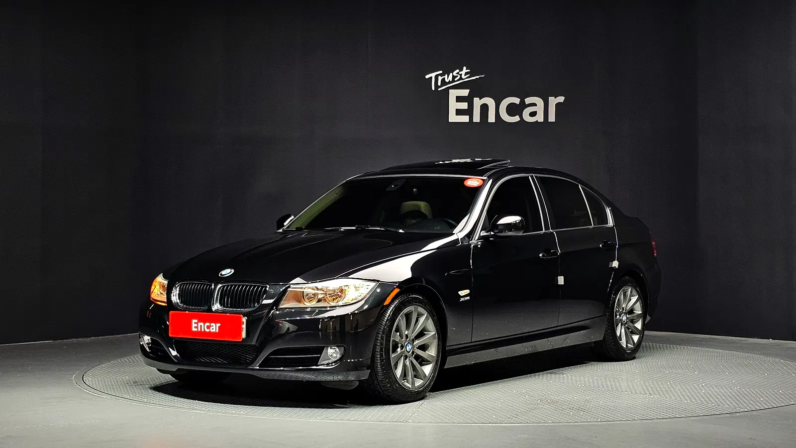 BMW Série 3 (E90) 328Xi Sedan 2011 — photo 1 sur 26