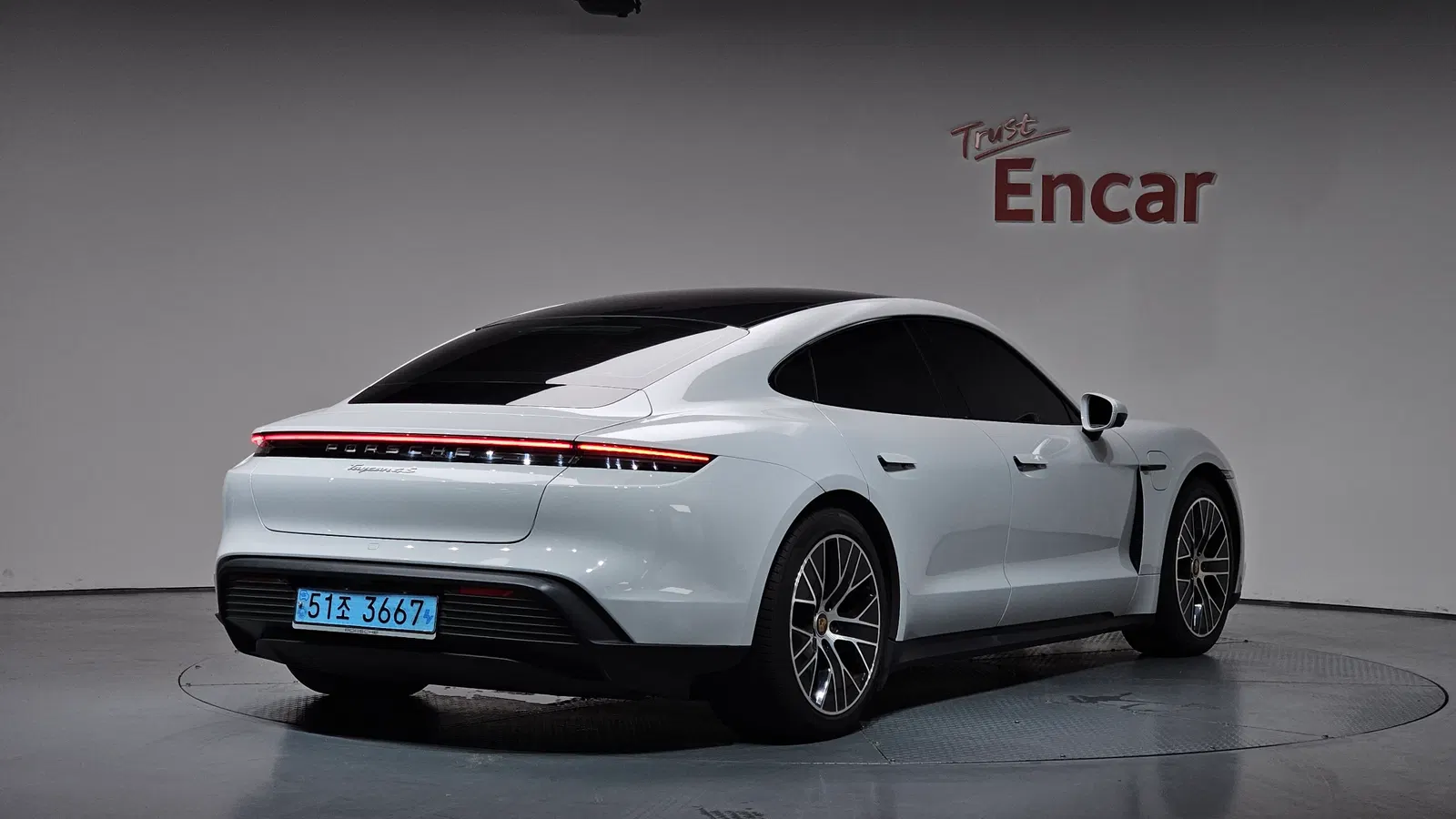 Porsche Taycan 4S 2021 — photo 1 sur 34