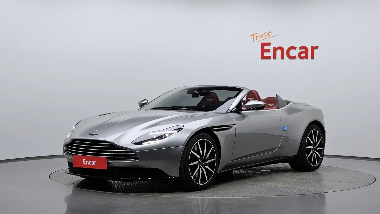 Aston Martin DB11 4.0 V8 Volante 2023 — photo 1 sur 27