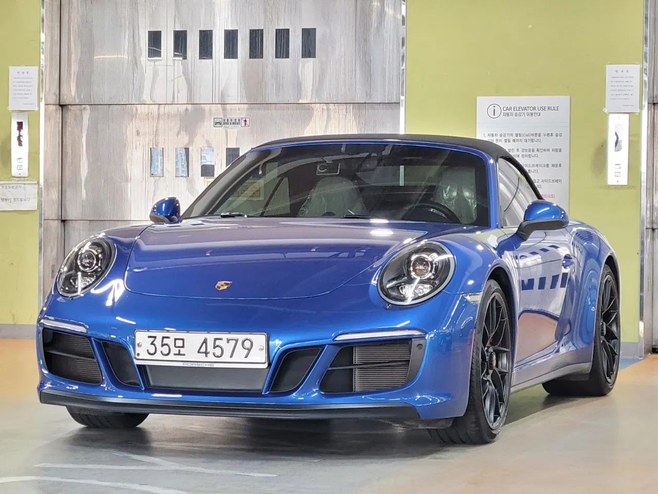 Porsche 911 Carrera 4 GTS Cabriolet 2018 — photo 1 sur 26