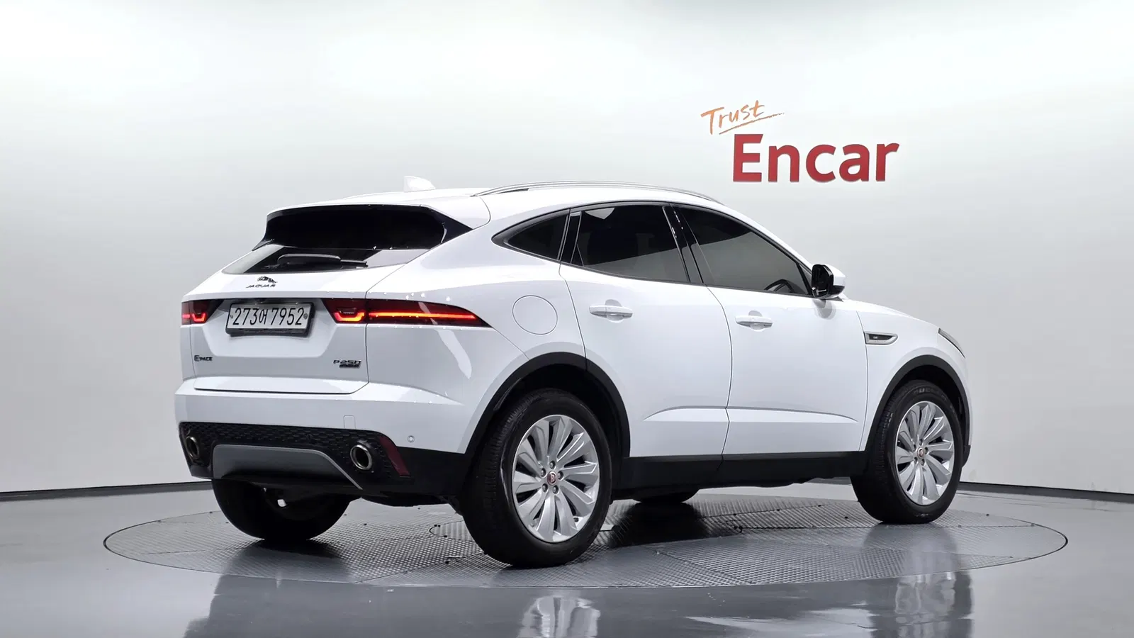 Jaguar E-PACE P250 SE 2019 — photo 1 sur 40