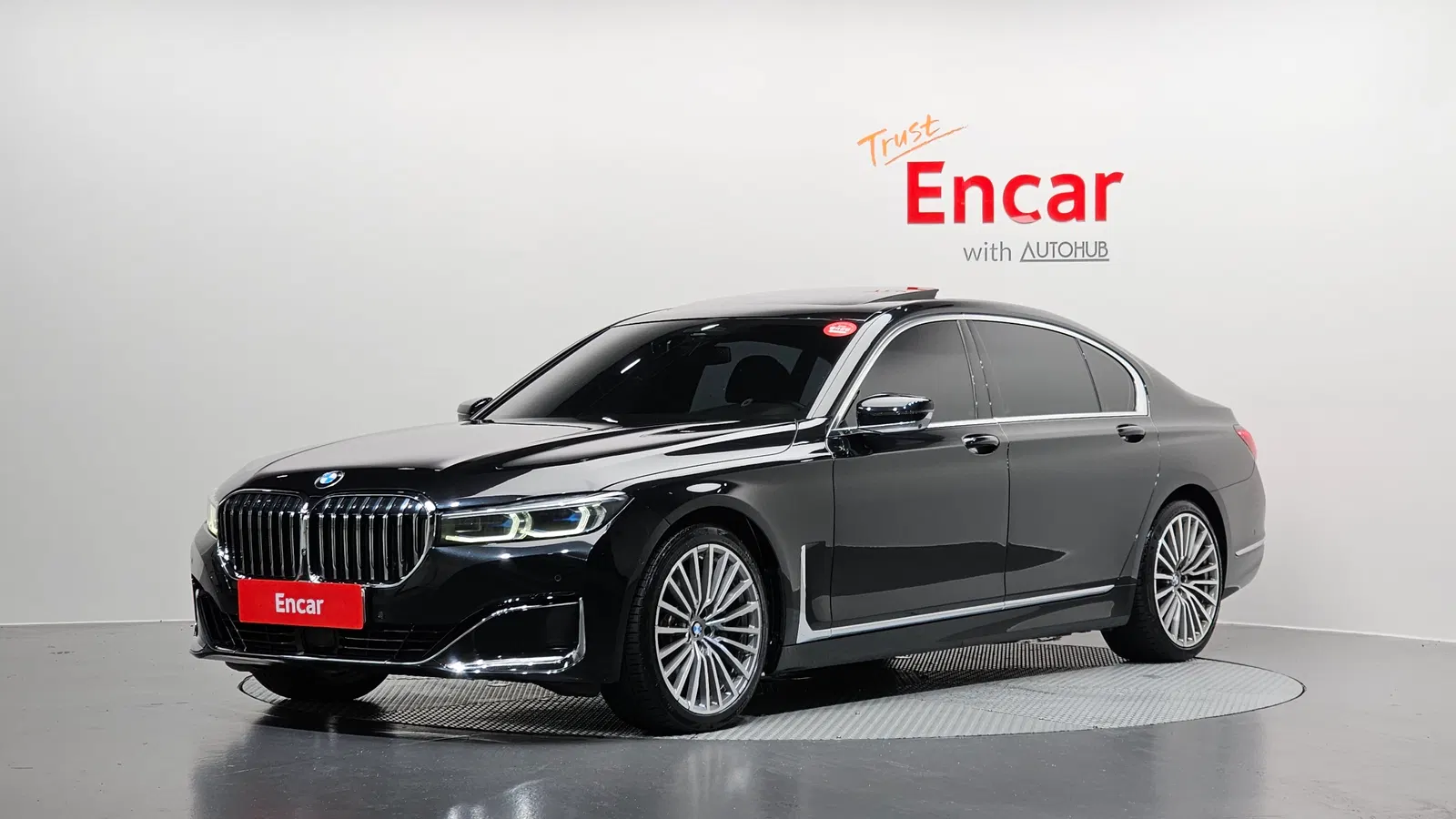 BMW Série 7 (G11) 740Li xDrive Design Pure Excellence 2020 — photo 1 sur 32