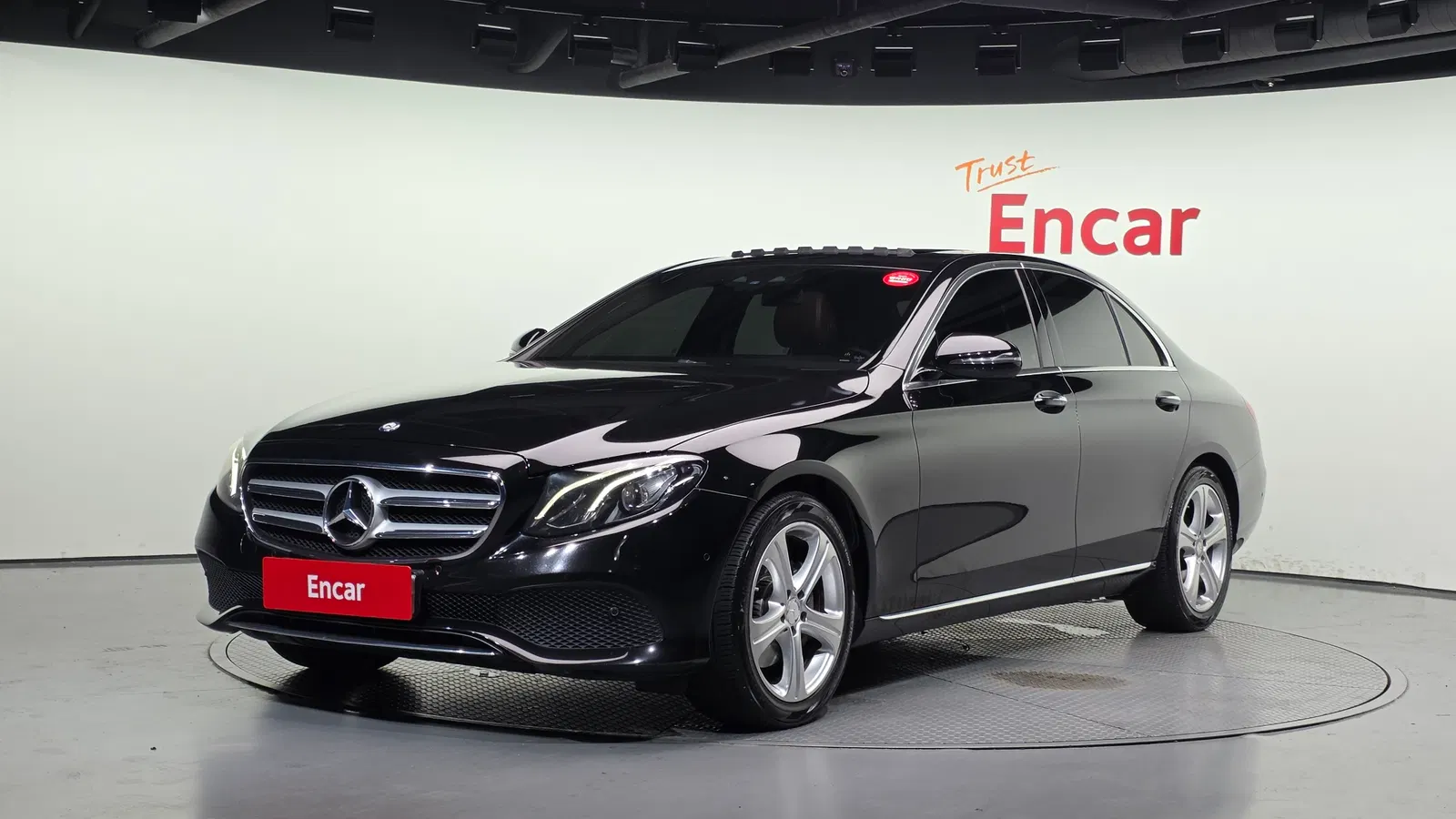 Mercedes-Benz Classe E E200 Avantgarde (W213) 2017 — photo 1 sur 20