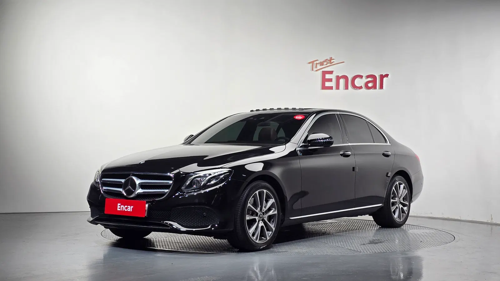 Mercedes-Benz Classe E E300 4MATIC Avantgarde (W213) 2019 — photo 1 sur 44