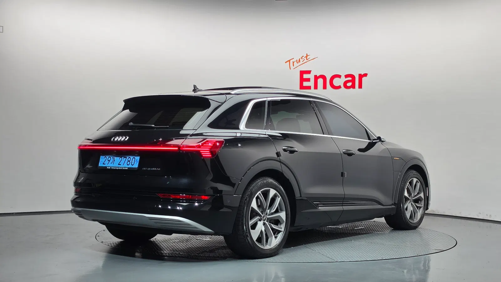 Audi e-tron 55 Quattro 2022 — photo 1 sur 35