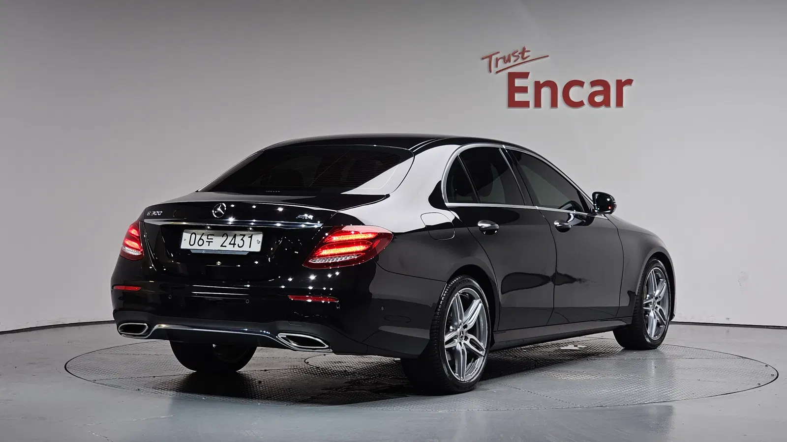 Mercedes-Benz Classe E AMG Line · E300 (W213) 2018 — photo 1 sur 36