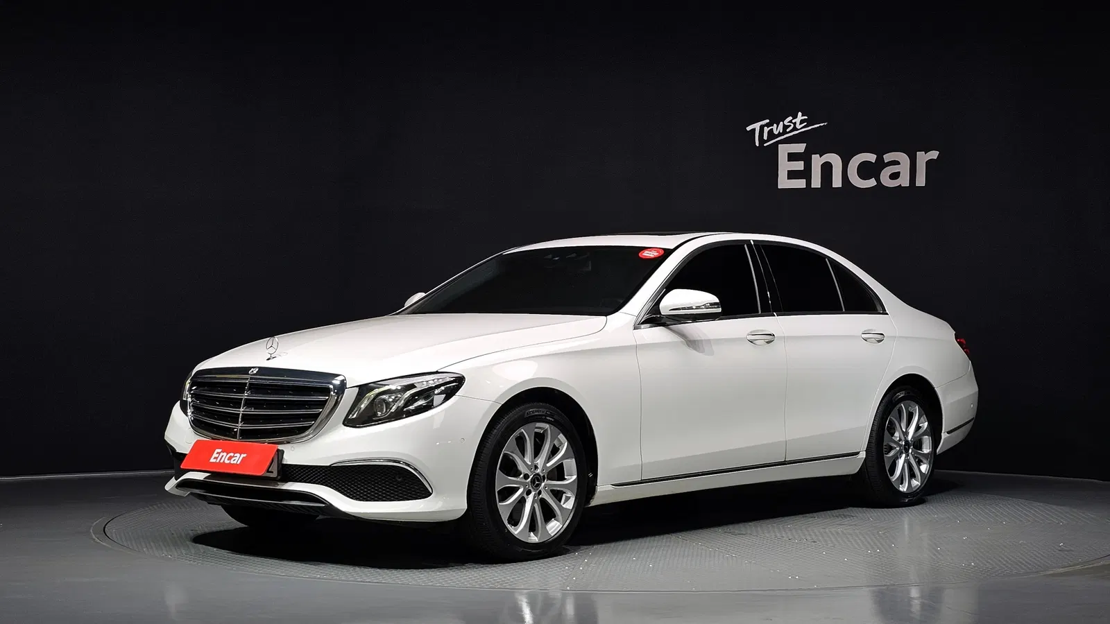 Mercedes-Benz Classe E E300 4MATIC Exclusive (W213) 2018 — photo 1 sur 20