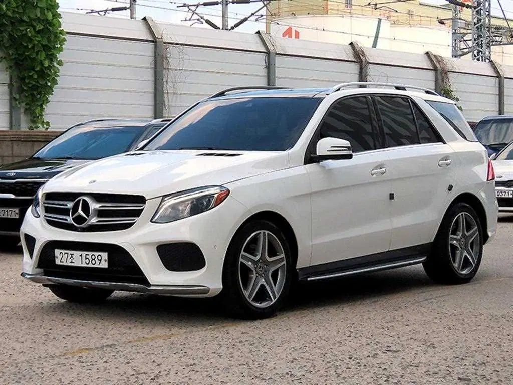 Mercedes-Benz GLE GLE350 d 4MATIC Premium (W166) 2018 — photo 1 sur 26