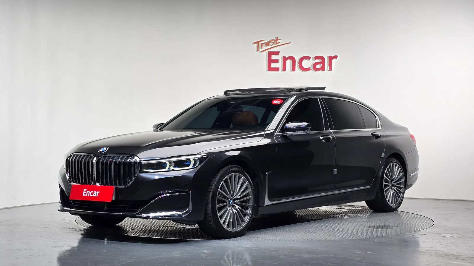 BMW Série 7 (G11) 740Li xDrive Design Pure Excellence 2020 — photo 1 sur 36