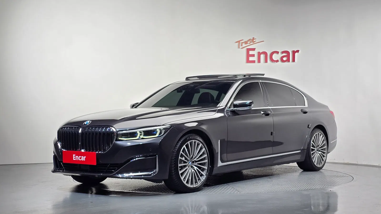 BMW Série 7 (G11) 740Li xDrive Design Pure Excellence 2020 — photo 1 sur 26