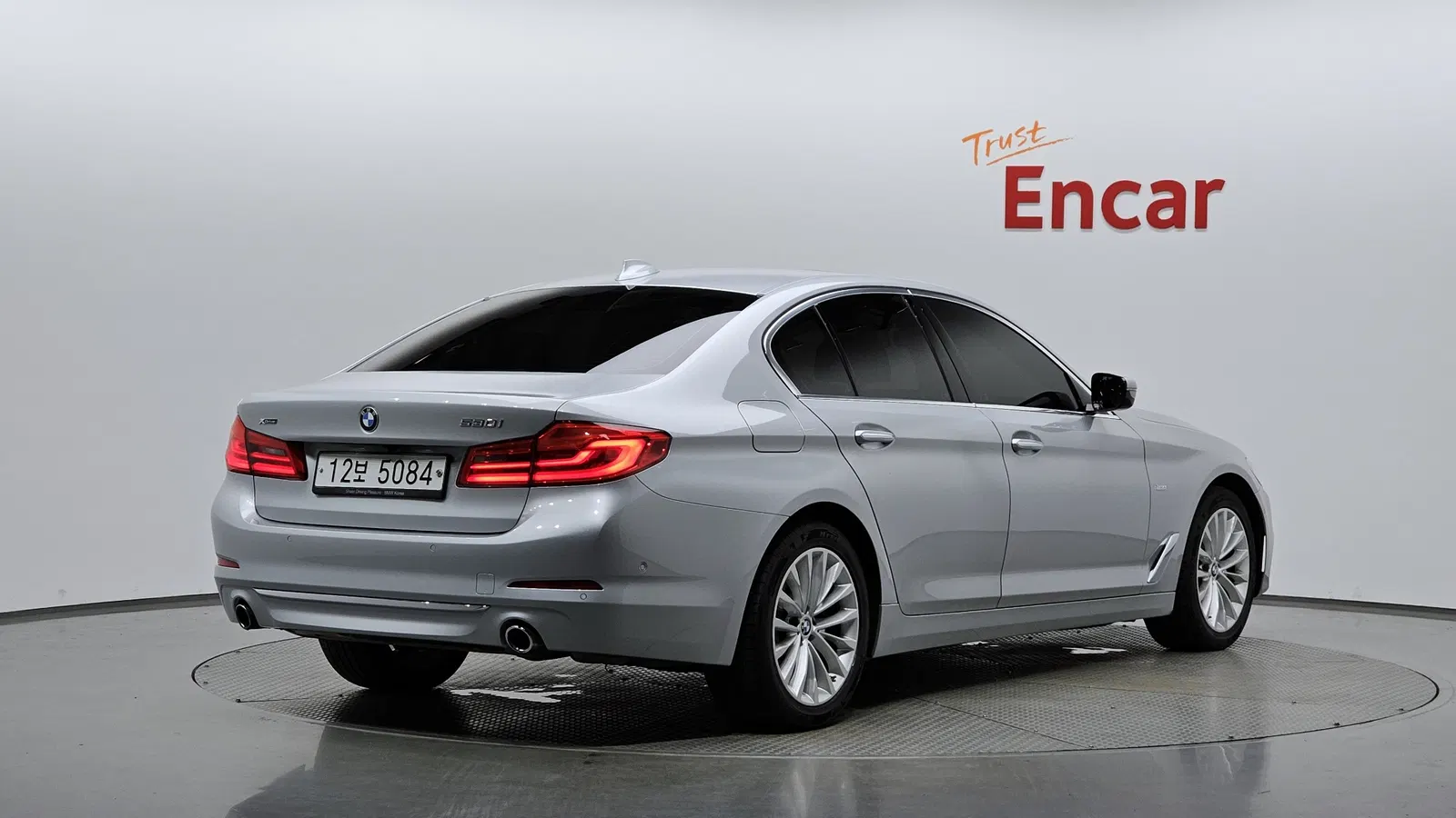 BMW Série 5 (G30) 530i xDrive Luxury Plus 2018 — photo 1 sur 34