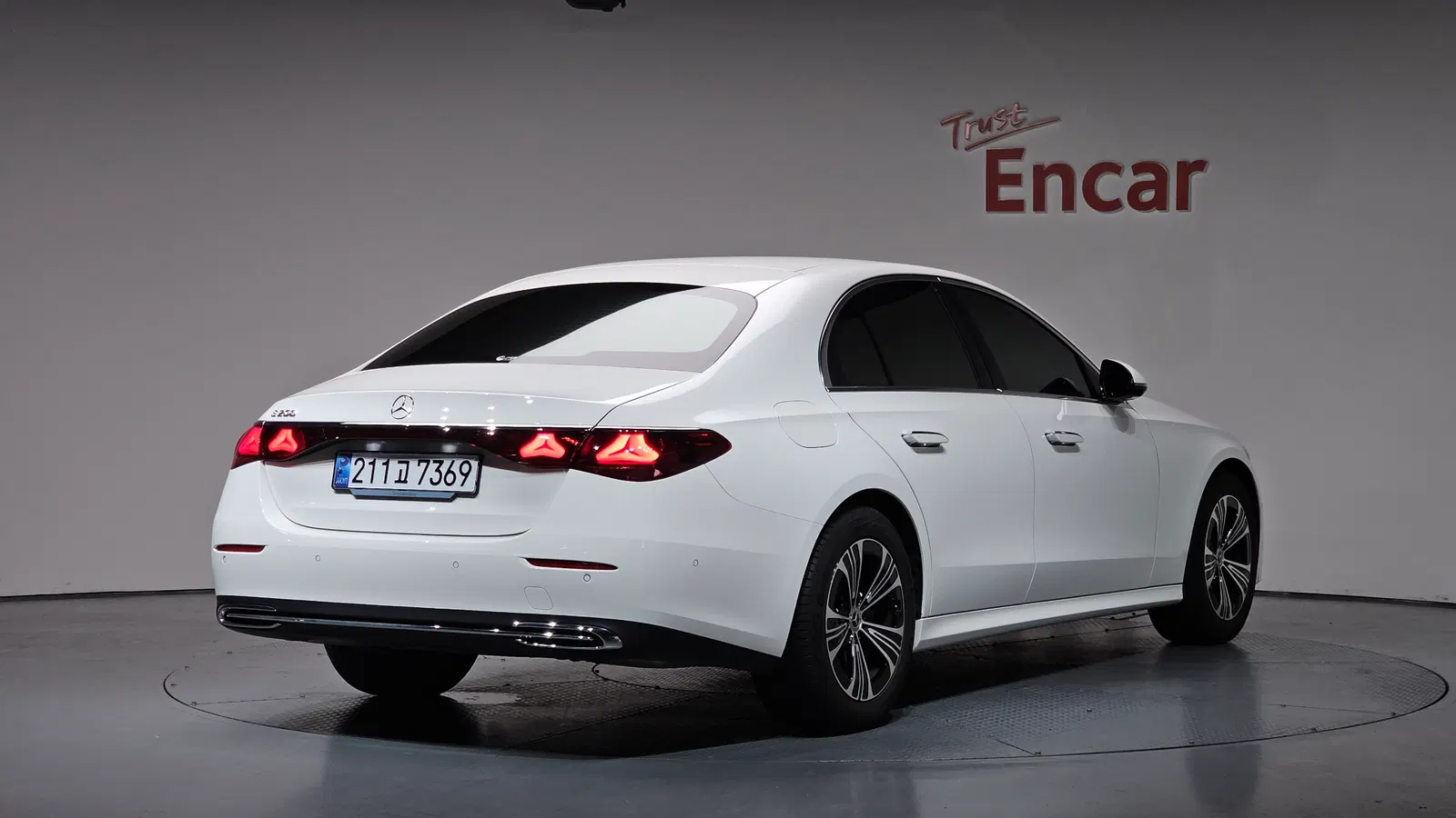 Mercedes-Benz Classe E E200 Avantgarde Limited (W214) 2025 — photo 1 sur 35