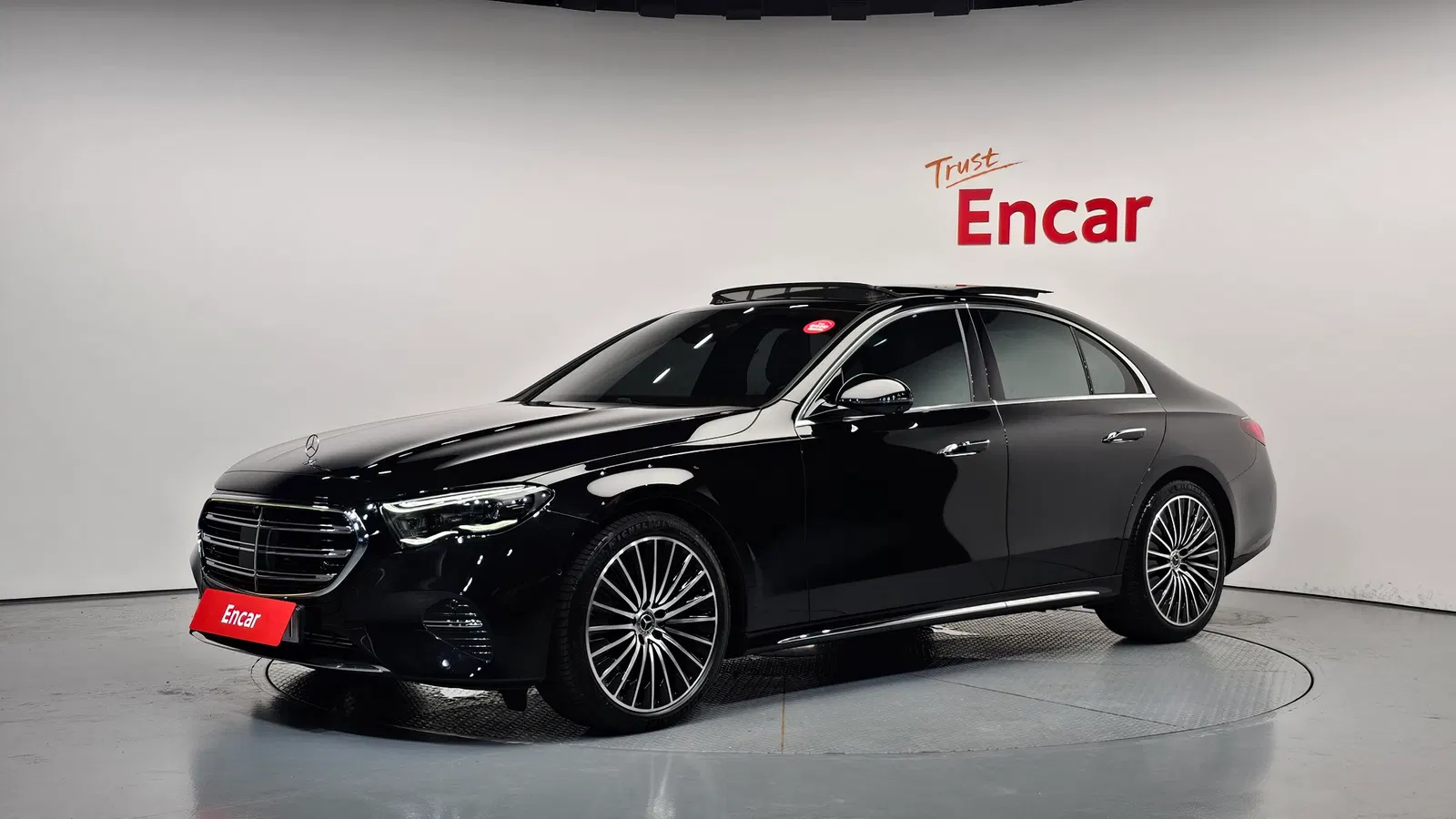 Mercedes-Benz Classe E E450 4MATIC Exclusive (W214) 2026 — photo 1 sur 38