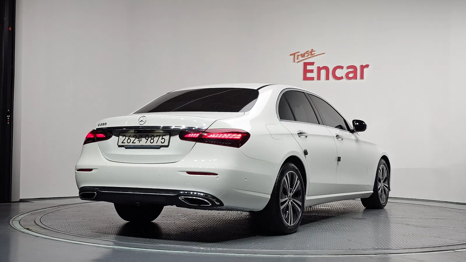 Mercedes-Benz Classe E E250 Avantgarde (W213) 2021 — photo 1 sur 35