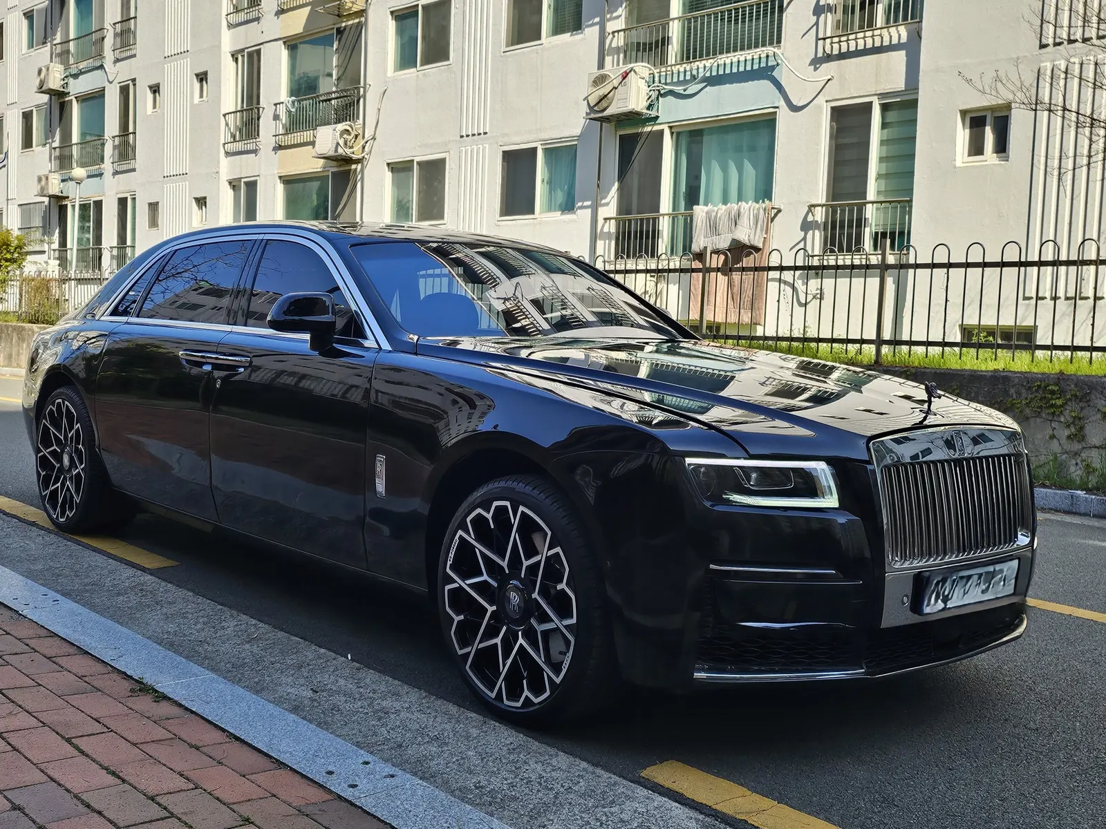 Rolls-Royce Ghost 6.6 EWB V12 2013 — photo 1 sur 26