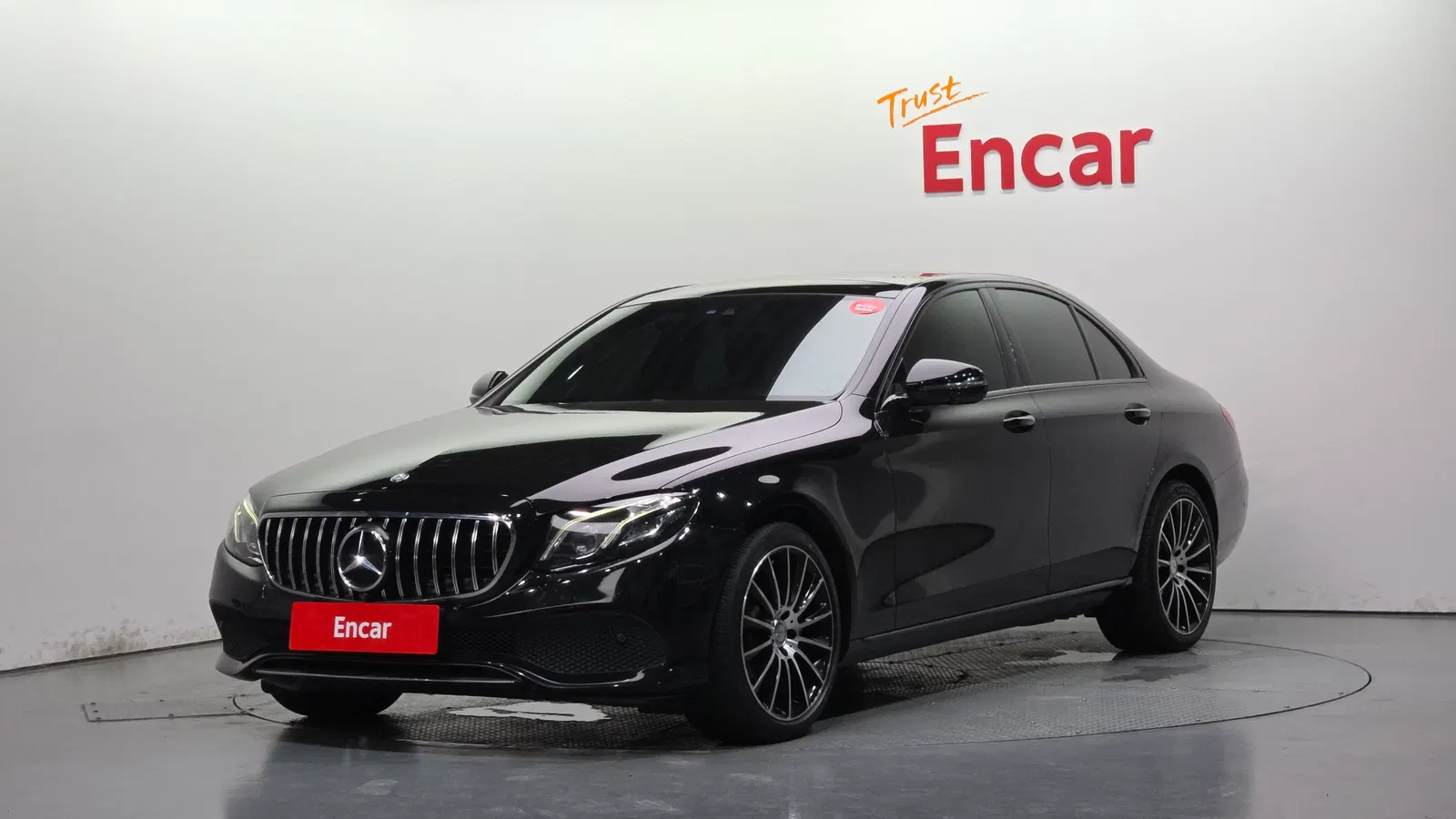 Mercedes-Benz Classe E E300 4MATIC Avantgarde (W213) 2017 — photo 1 sur 20
