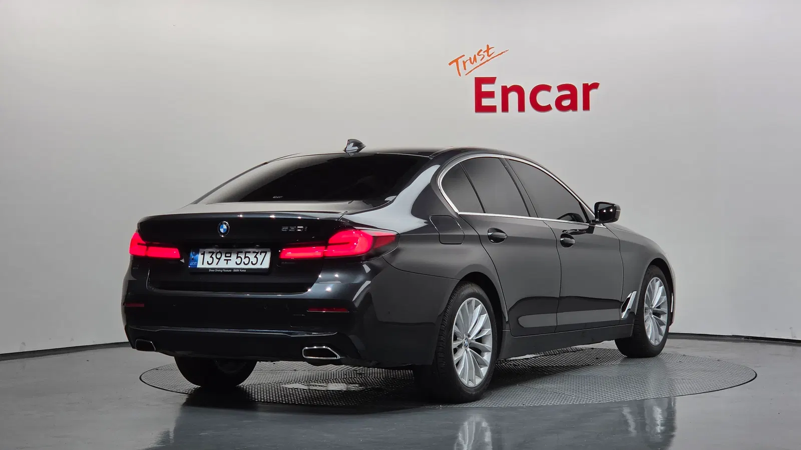 BMW Série 5 (G30) 530i Luxury 2022 — photo 1 sur 36