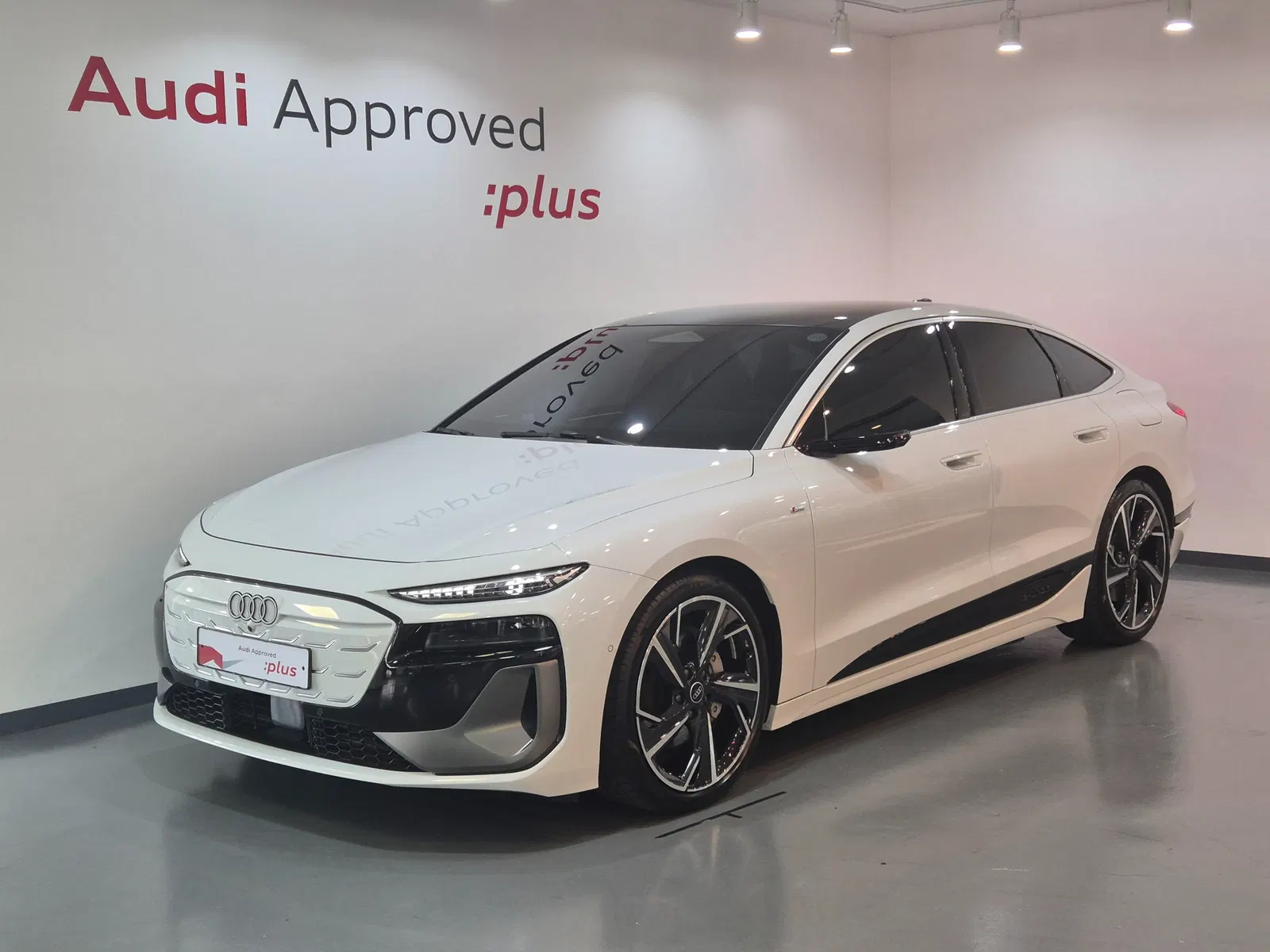 Audi A6 e-tron Performance S Line 2025 — photo 1 sur 26