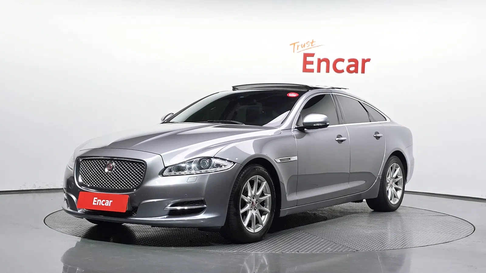 Jaguar All New XJ 2.0 Luxury SWB 2014 — photo 1 sur 20