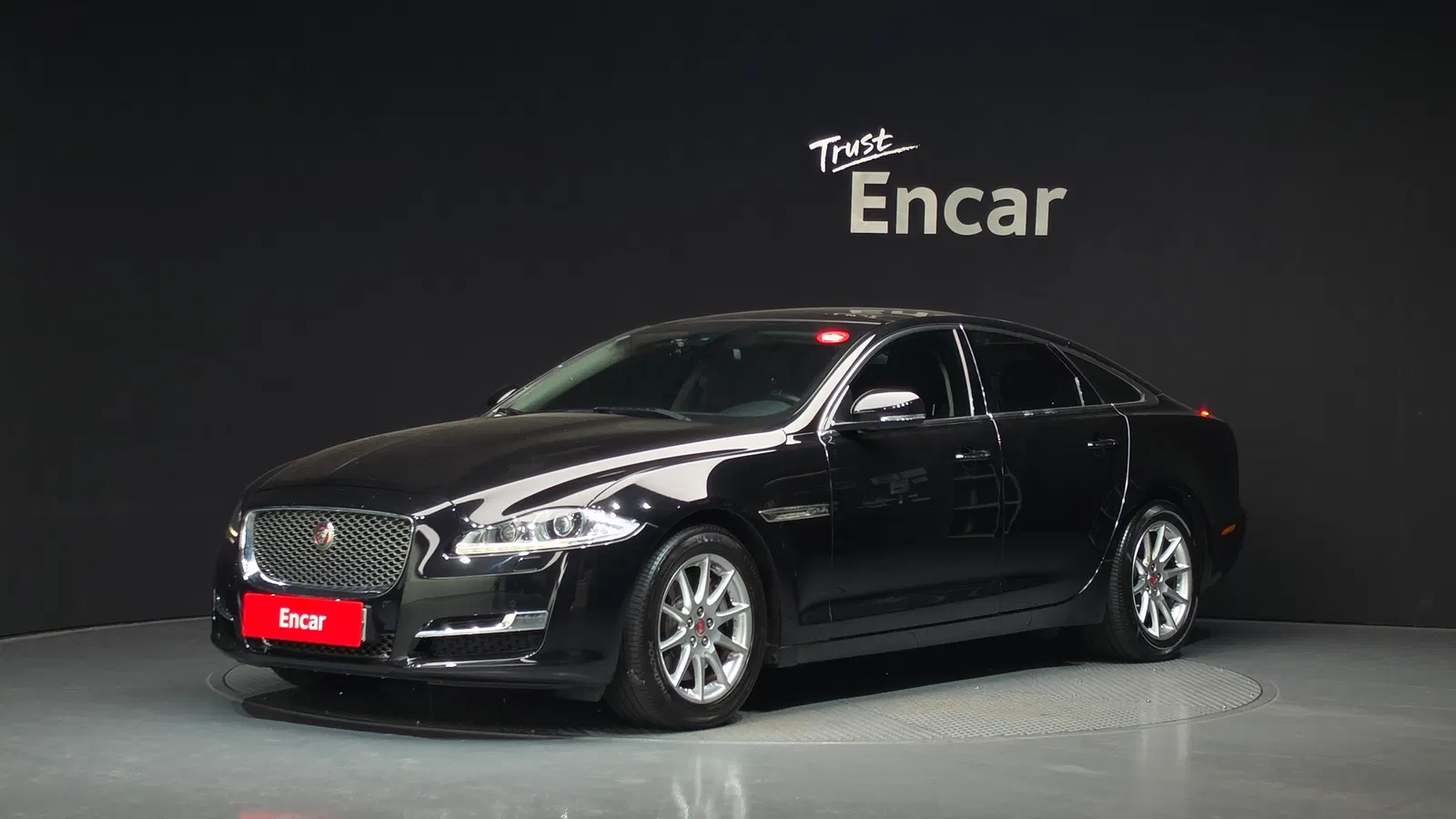 Jaguar All New XJ 2.0 Luxury SWB 2016 — photo 1 sur 20
