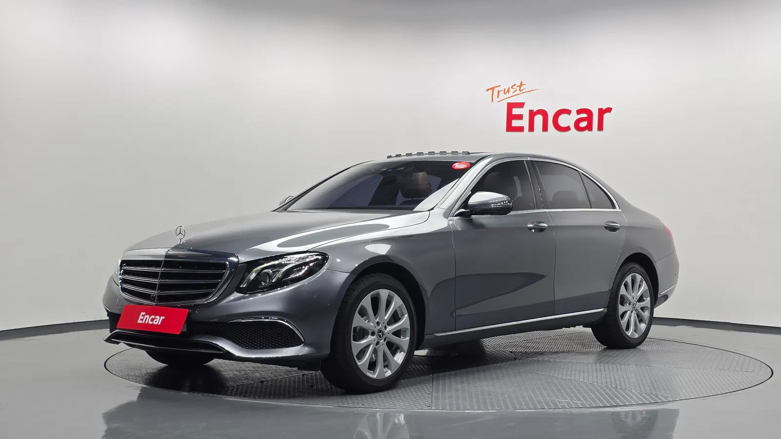 Mercedes-Benz Classe E E300 4MATIC Exclusive (W213) 2018 — photo 1 sur 20
