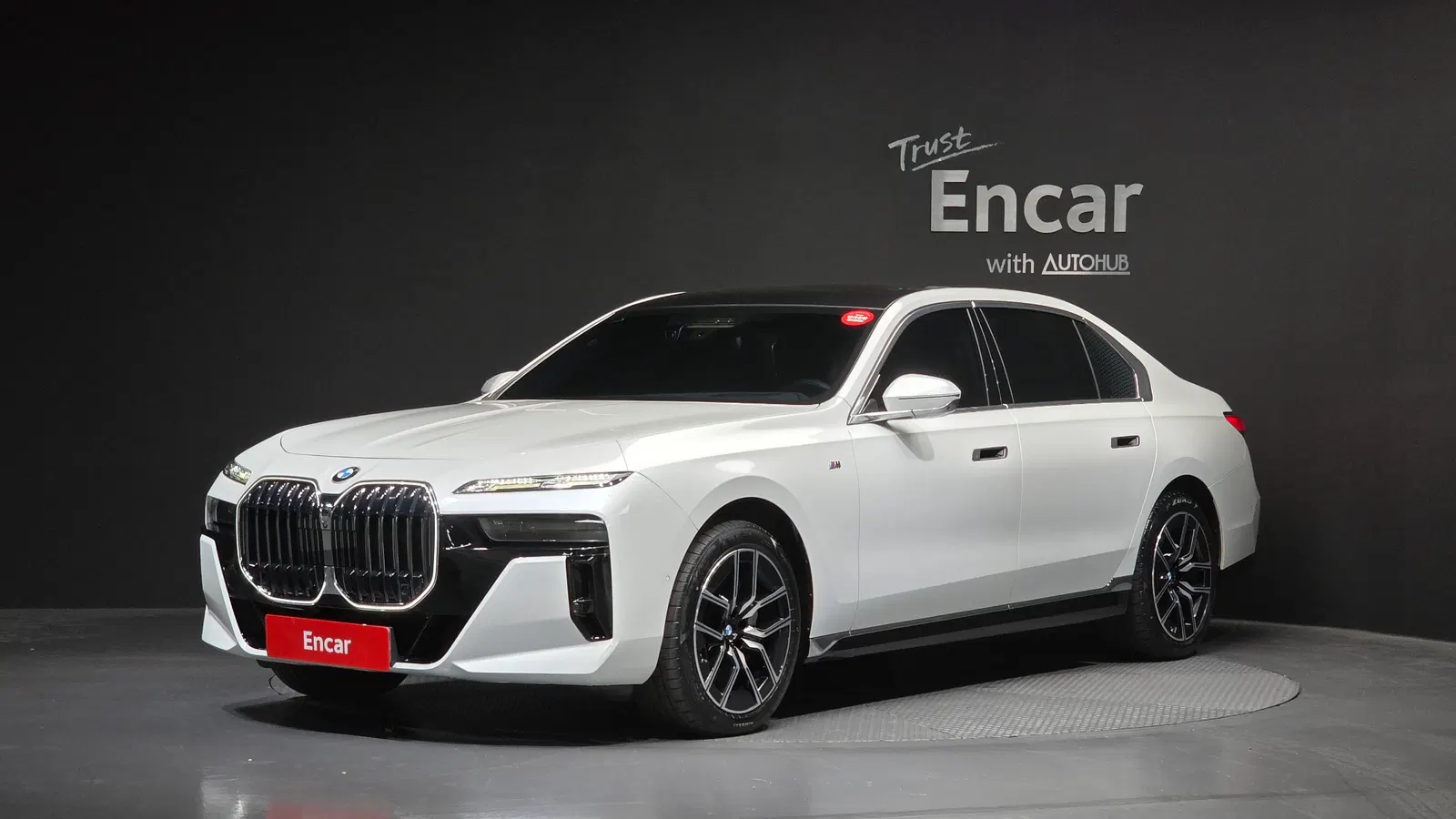 BMW Série 7 (G70) 740i sDrive M Sport 2023 — photo 1 sur 35
