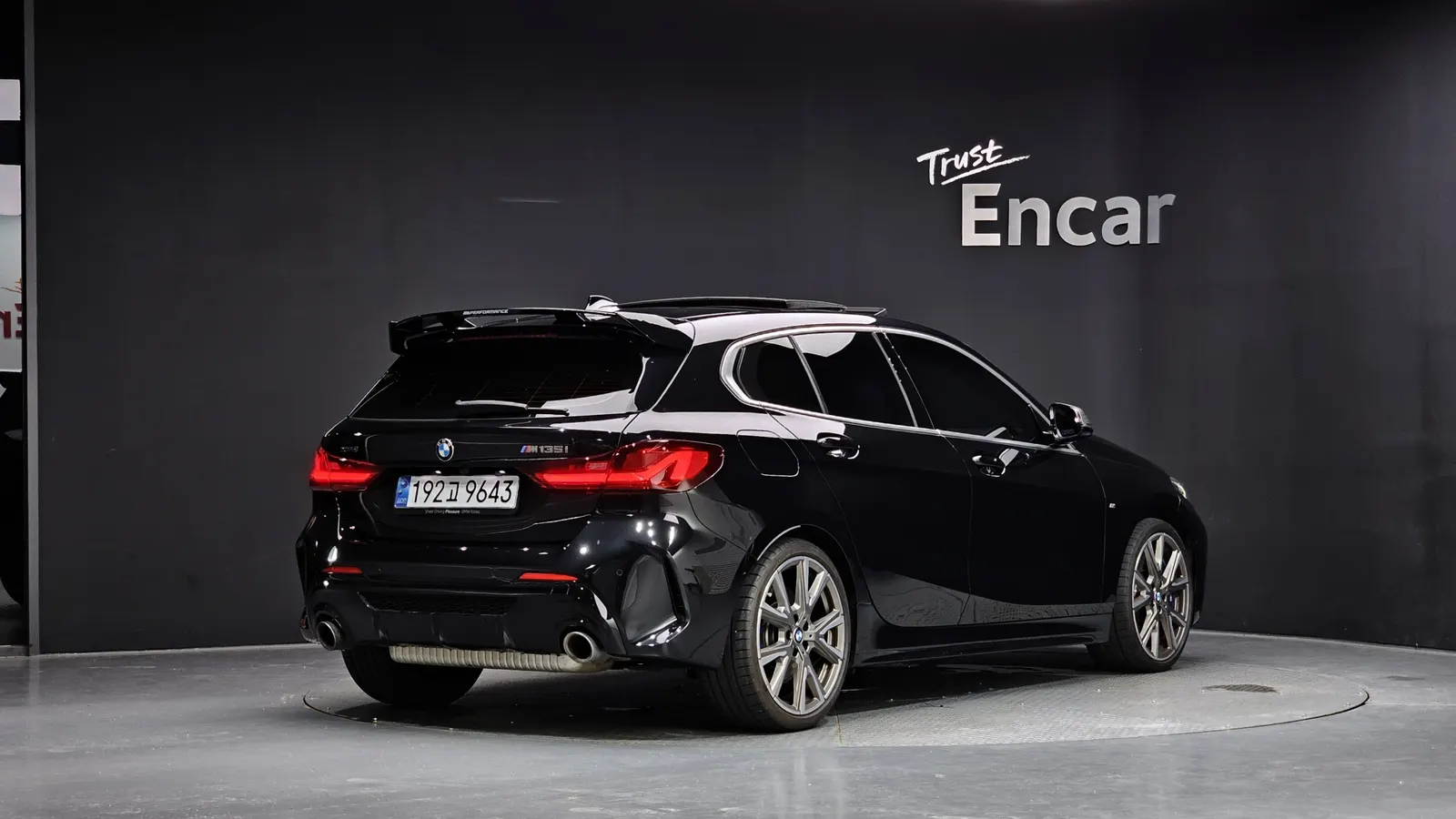 BMW Série 1 (F40) M135i xDrive 2024 — photo 1 sur 30