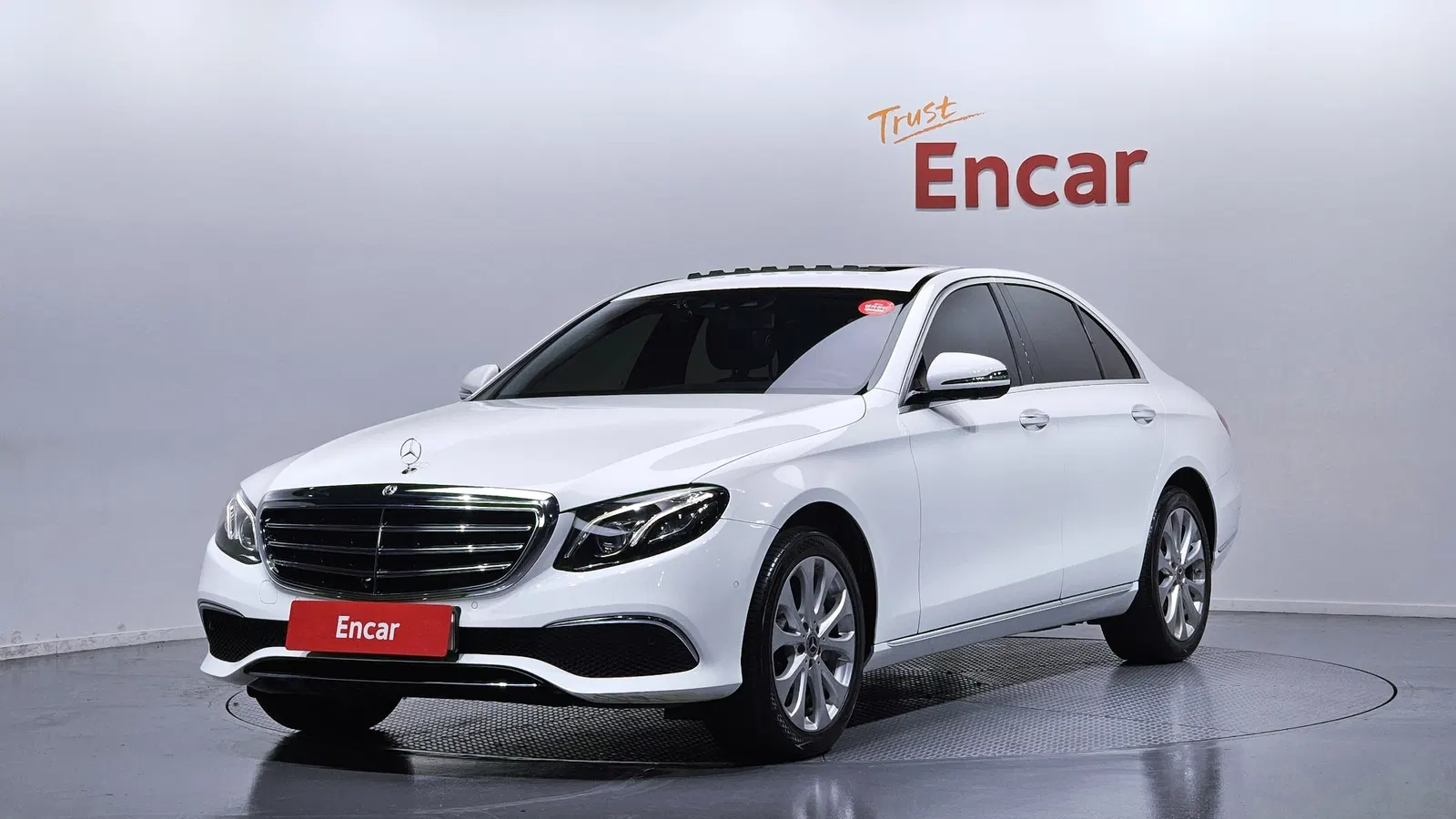 Mercedes-Benz Classe E E300 Exclusive (W213) 2018 — photo 1 sur 30