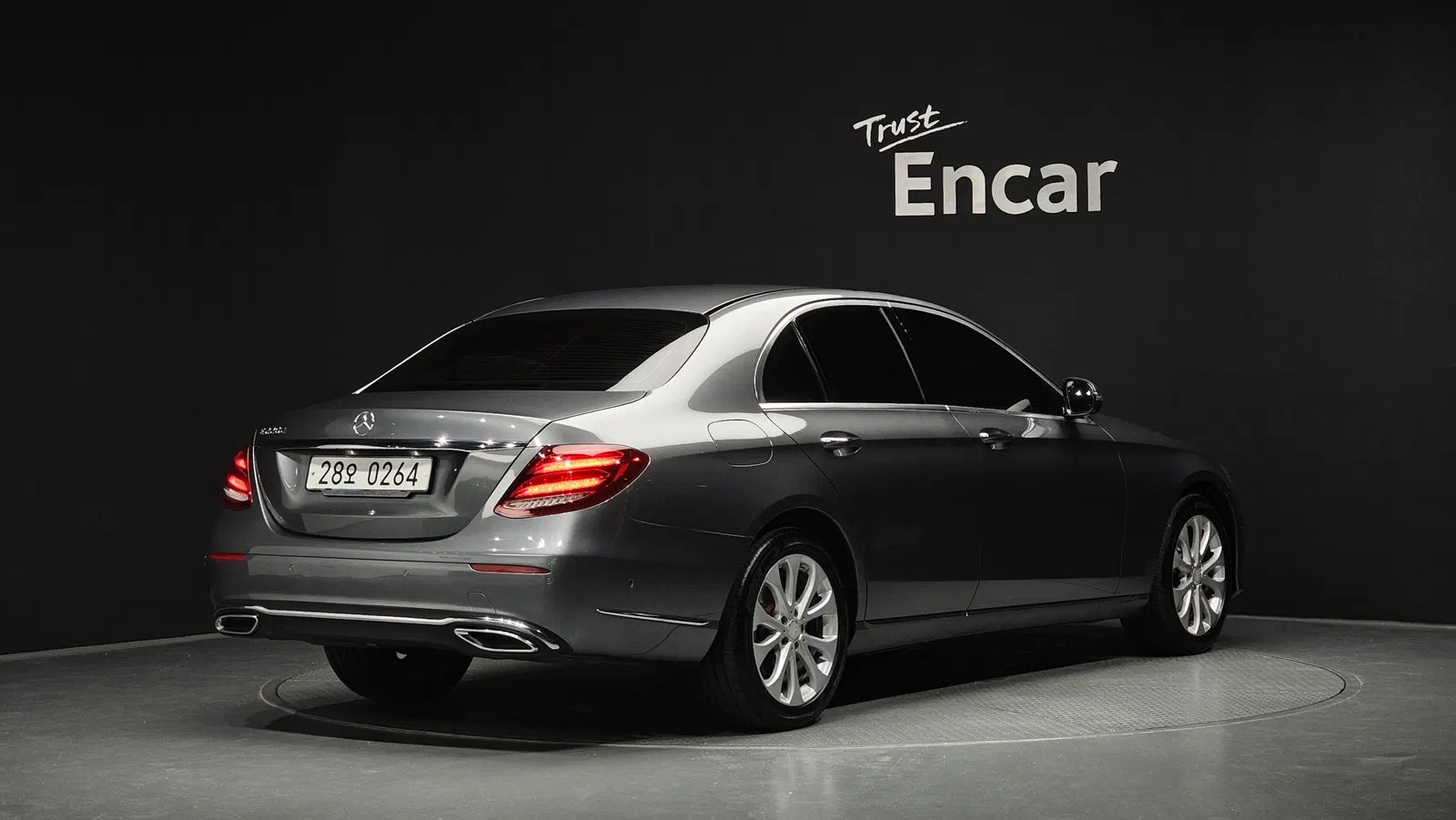 Mercedes-Benz Classe E E220d Exclusive (W213) 2017 — photo 1 sur 8