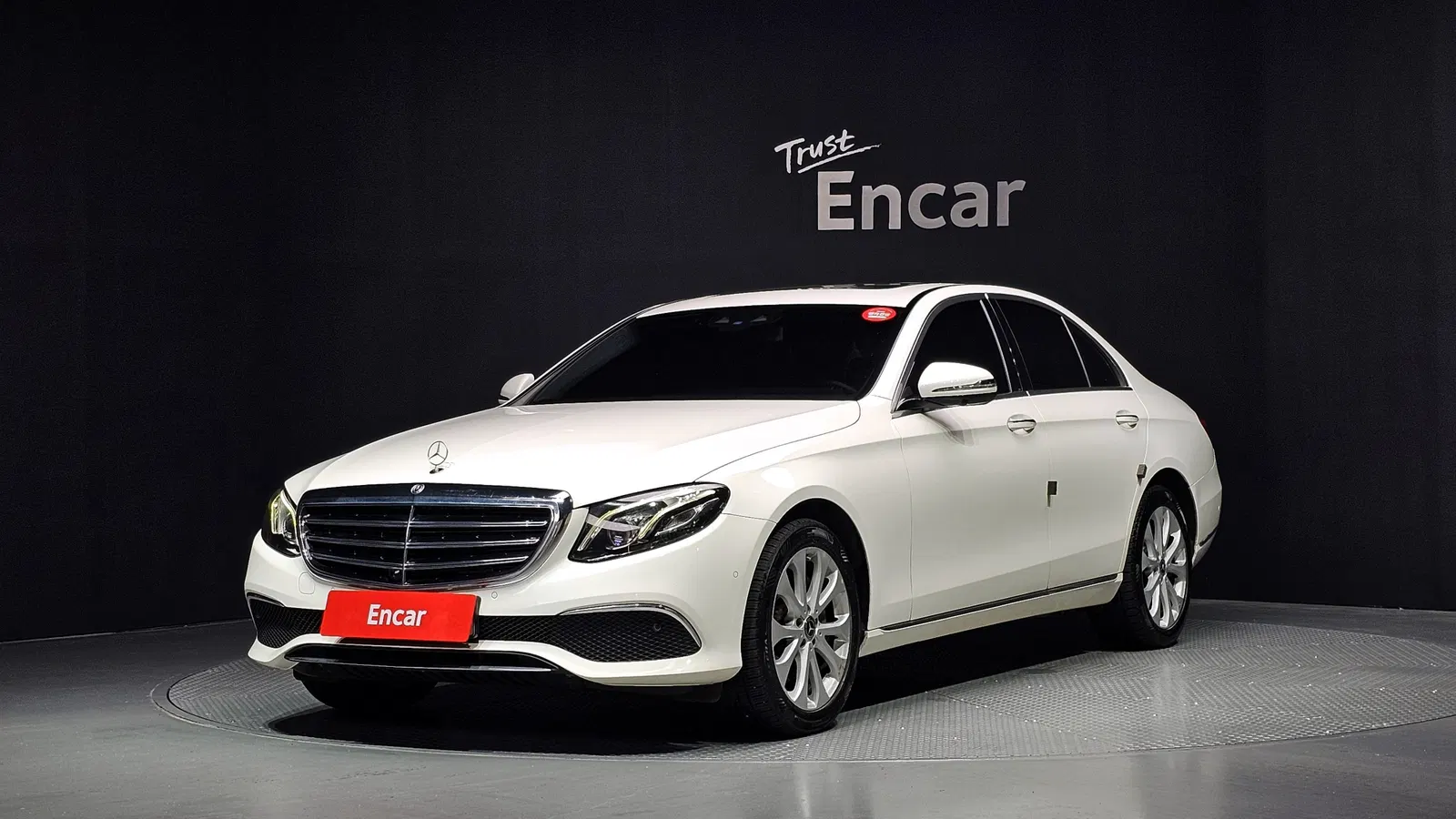 Mercedes-Benz Classe E E300 4MATIC Exclusive (W213) 2018 — photo 1 sur 36