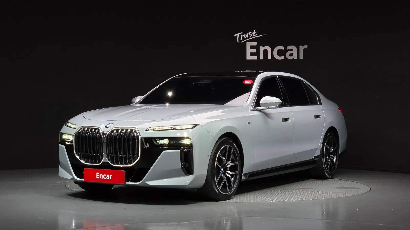 BMW Série 7 (G70) 740i sDrive M Sport 2023 — photo 1 sur 26