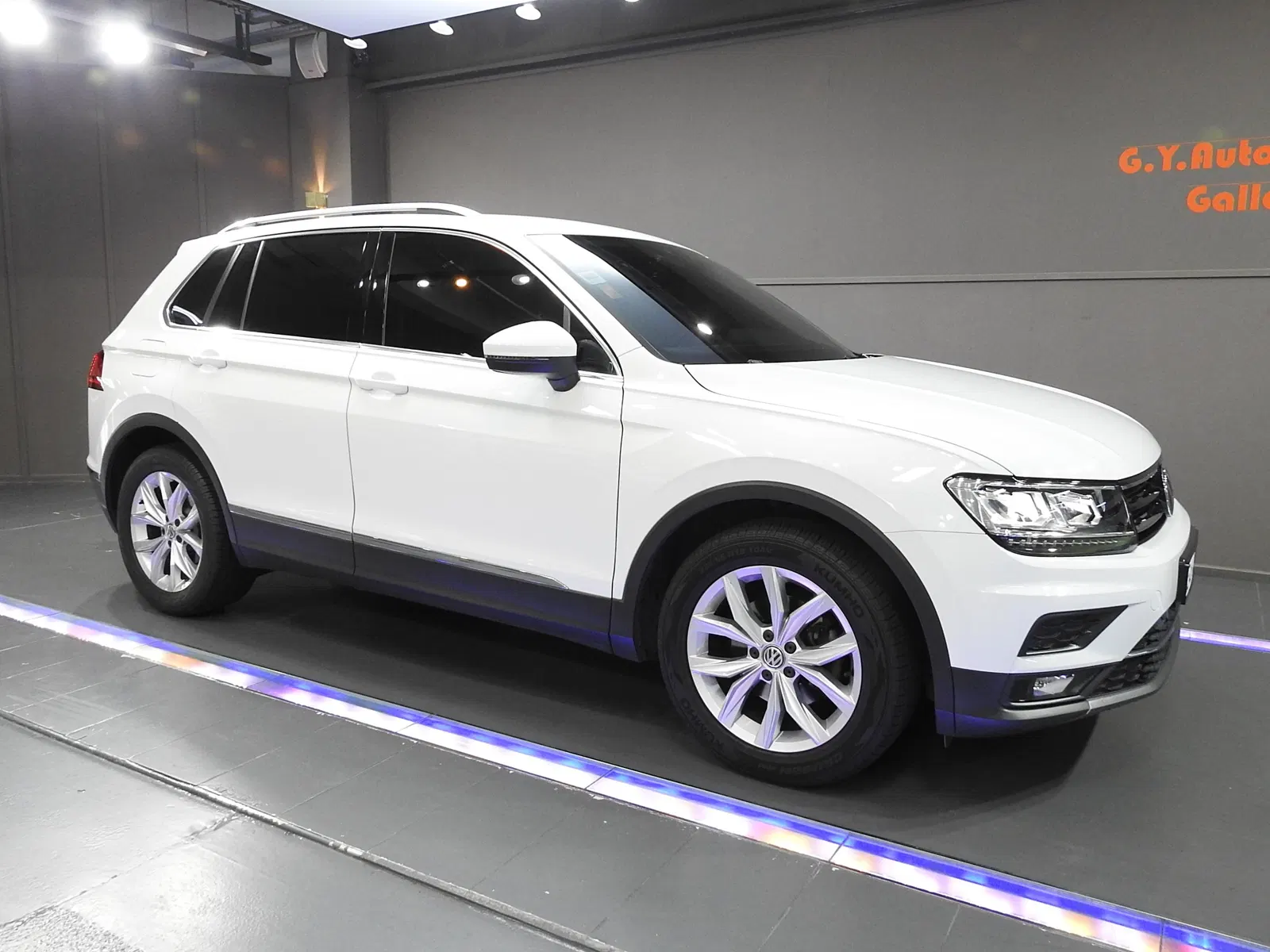 Volkswagen Tiguan 2e génération 2.0 TDI Premium 2020 — photo 1 sur 26