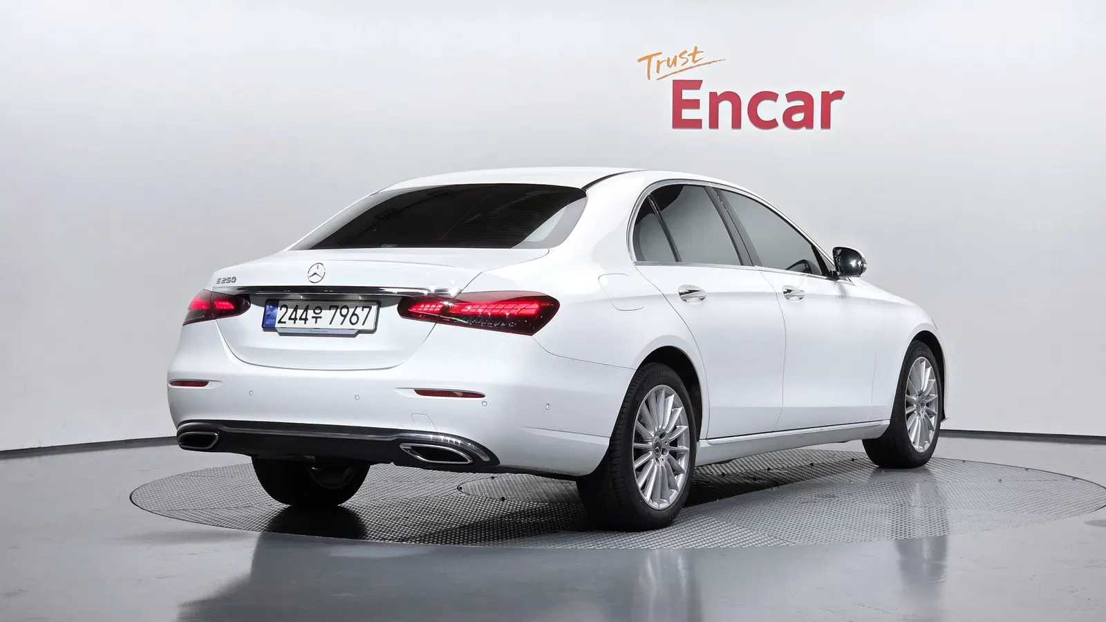Mercedes-Benz Classe E E250 Exclusive (W213) 2023 — photo 1 sur 31