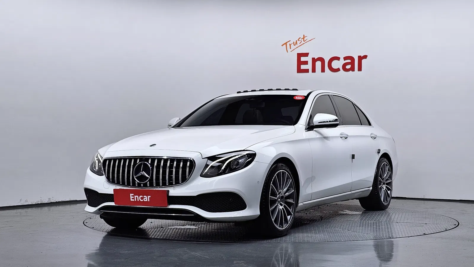 Mercedes-Benz Classe E E300 Avantgarde (W213) 2019 — photo 1 sur 34