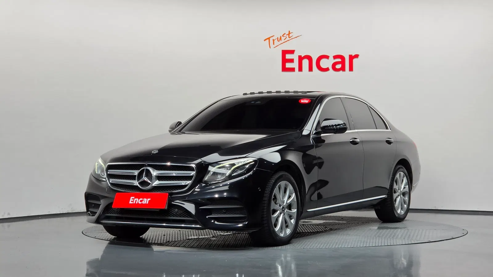 Mercedes-Benz Classe E E300 4MATIC Exclusive Standard (W213) 2018 — photo 1 sur 20