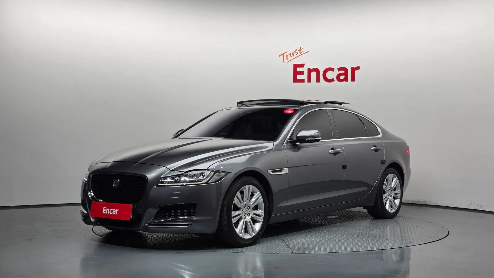 Jaguar XF (X260) 20d Portfolio 2017 — photo 1 sur 20