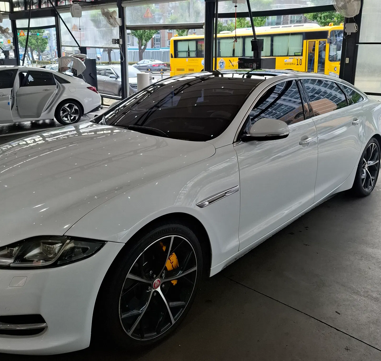 Jaguar All New XJ 3.0D Premium Luxury LWB 2012 — photo 1 sur 22