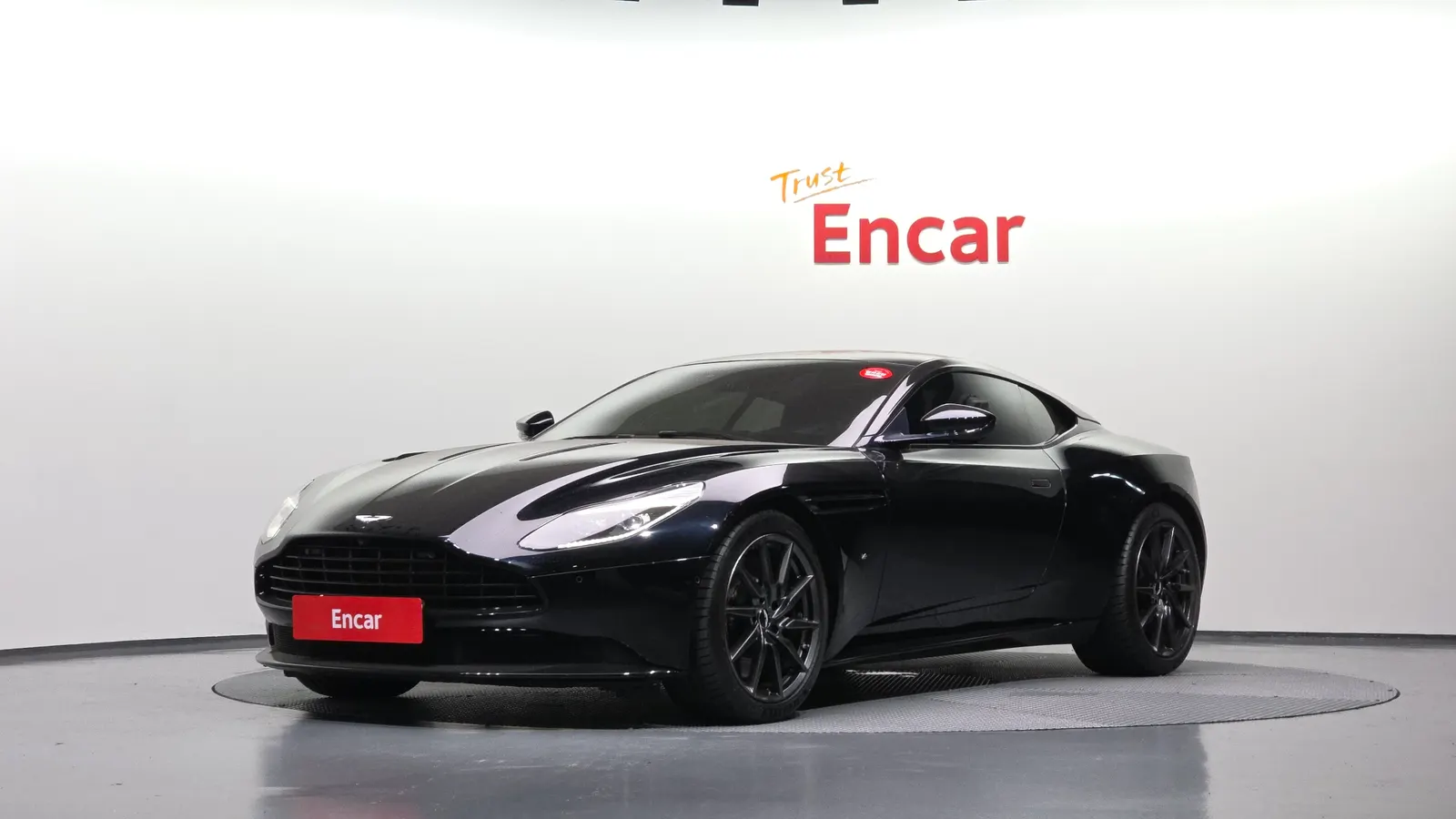 Aston Martin DB11 5.2 V12 Coupé 2017 — photo 1 sur 20