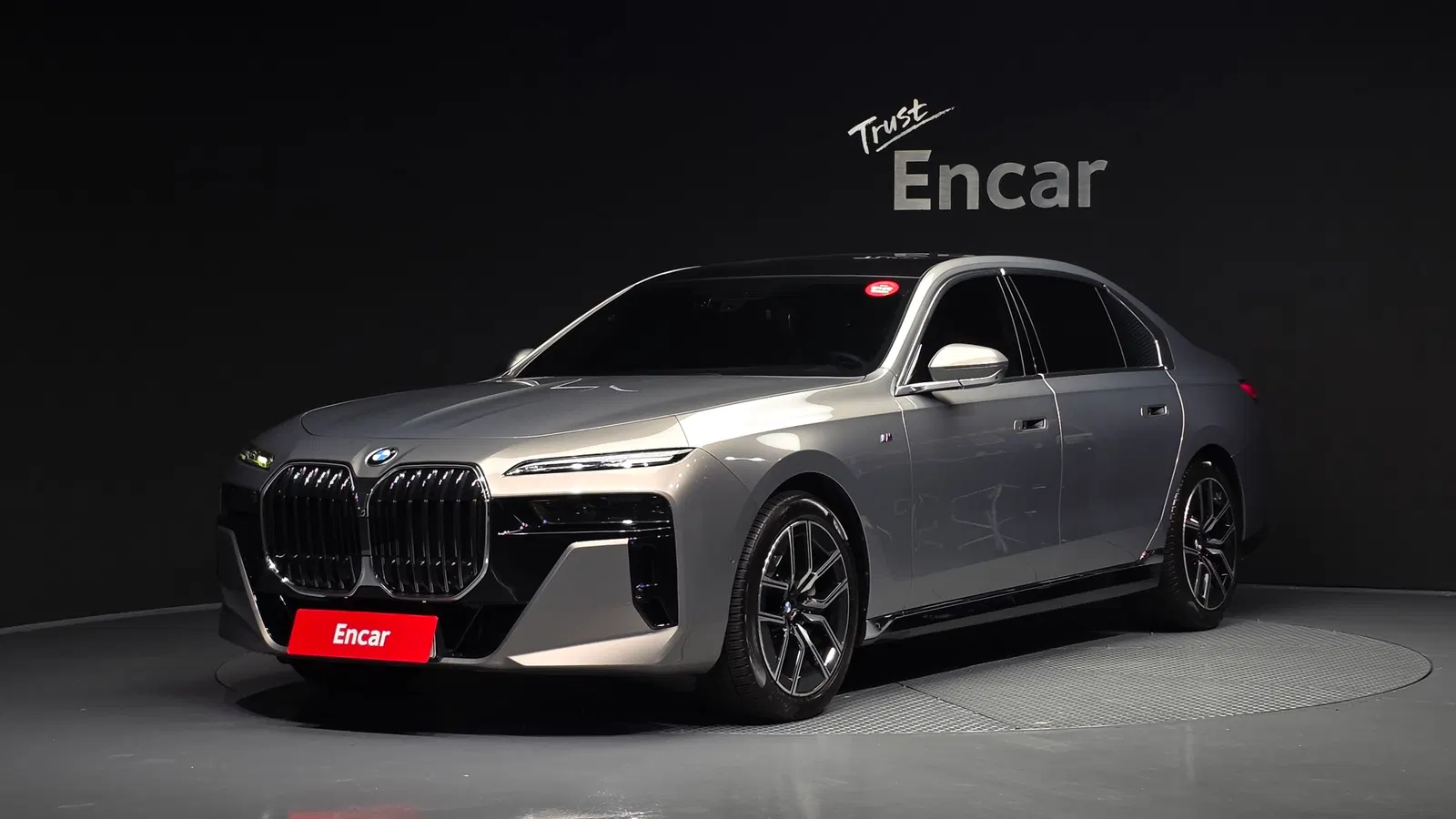 BMW Série 7 (G70) 740i sDrive M Sport 2023 — photo 1 sur 36