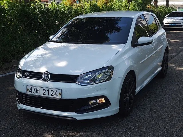 Volkswagen Polo 1.4 TDI R-Line 2015 — photo 1 sur 26