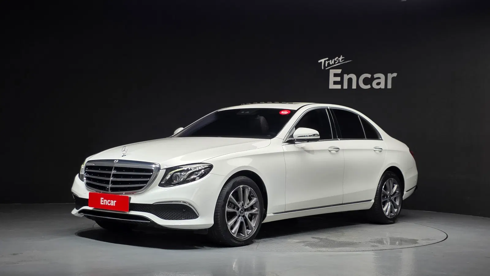 Mercedes-Benz Classe E E300 Exclusive Standard (W213) 2018 — photo 1 sur 36