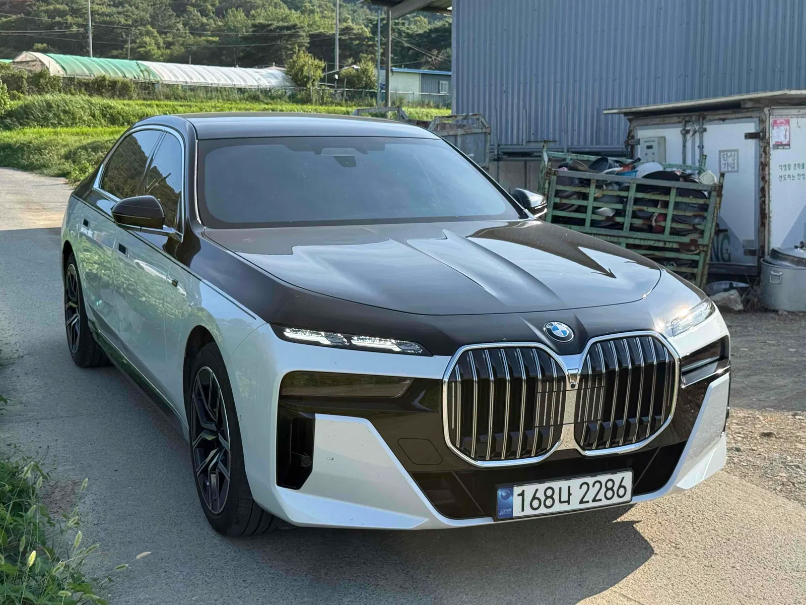 BMW Série 7 (G70) 740i xDrive M Sport 2023 — photo 1 sur 20
