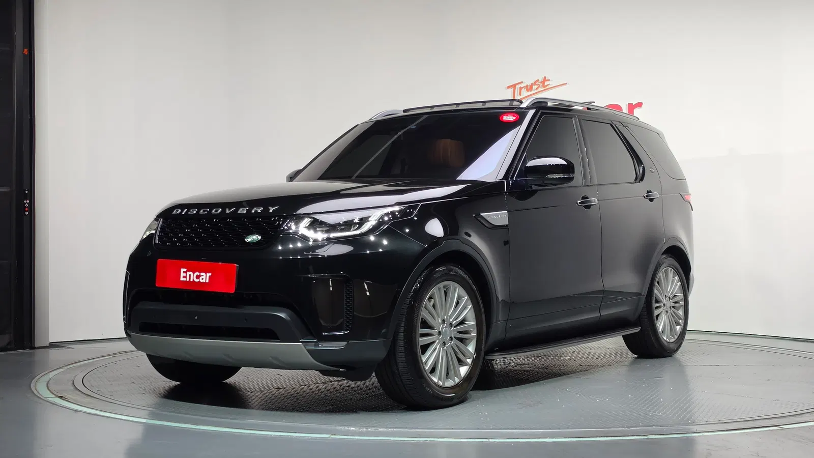 Land Rover Discovery 5 3.0 TD6 HSE Luxury 2017 — photo 1 sur 26