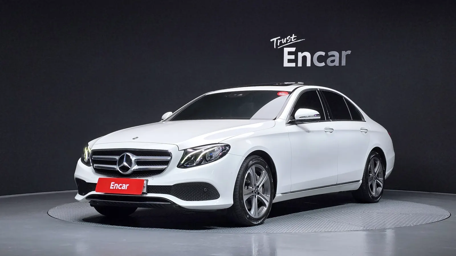 Mercedes-Benz Classe E E300 Avantgarde (W213) 2019 — photo 1 sur 34