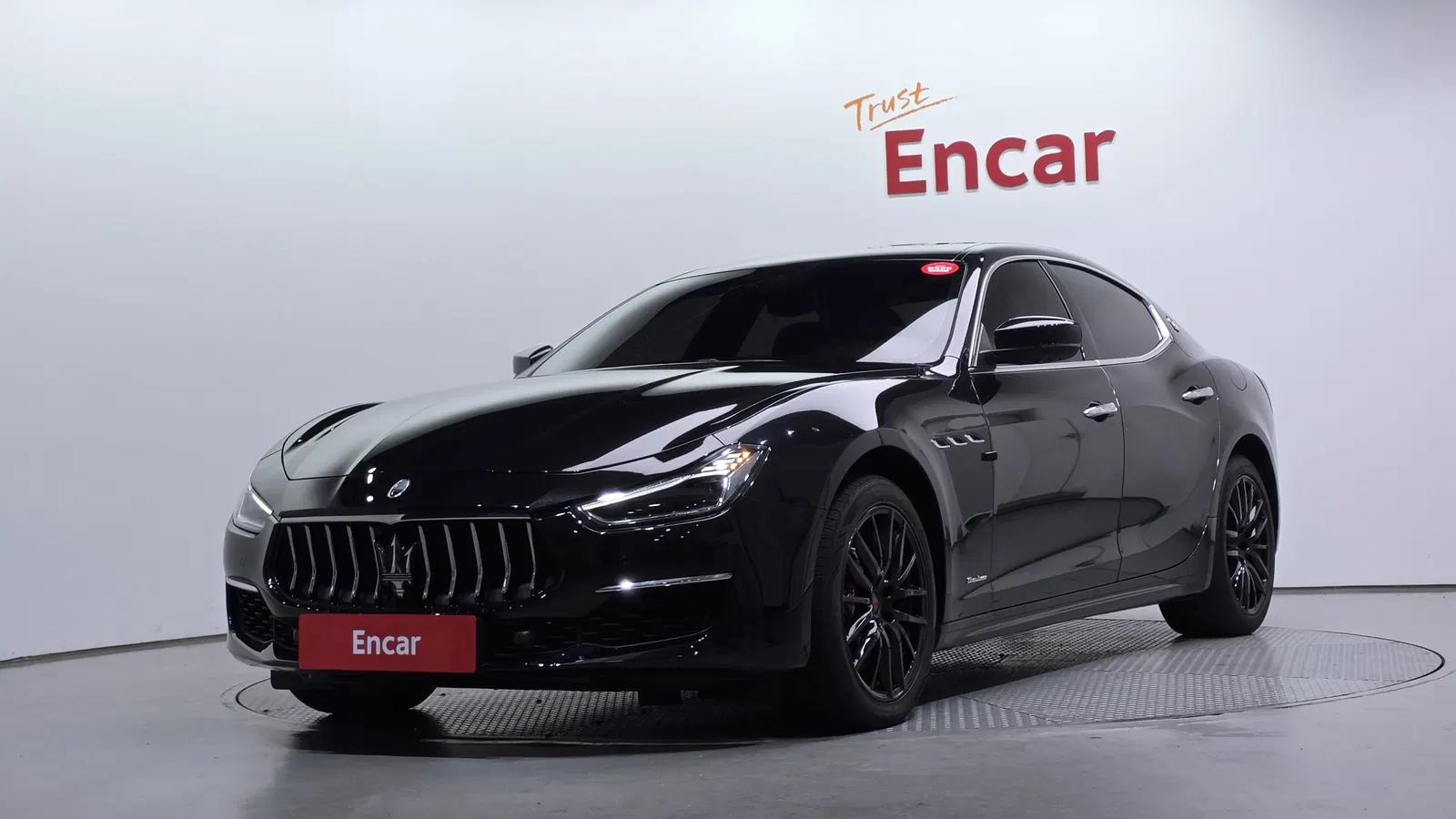 Maserati Ghibli 3.0S Q4 GranLusso 2019 — photo 1 sur 31