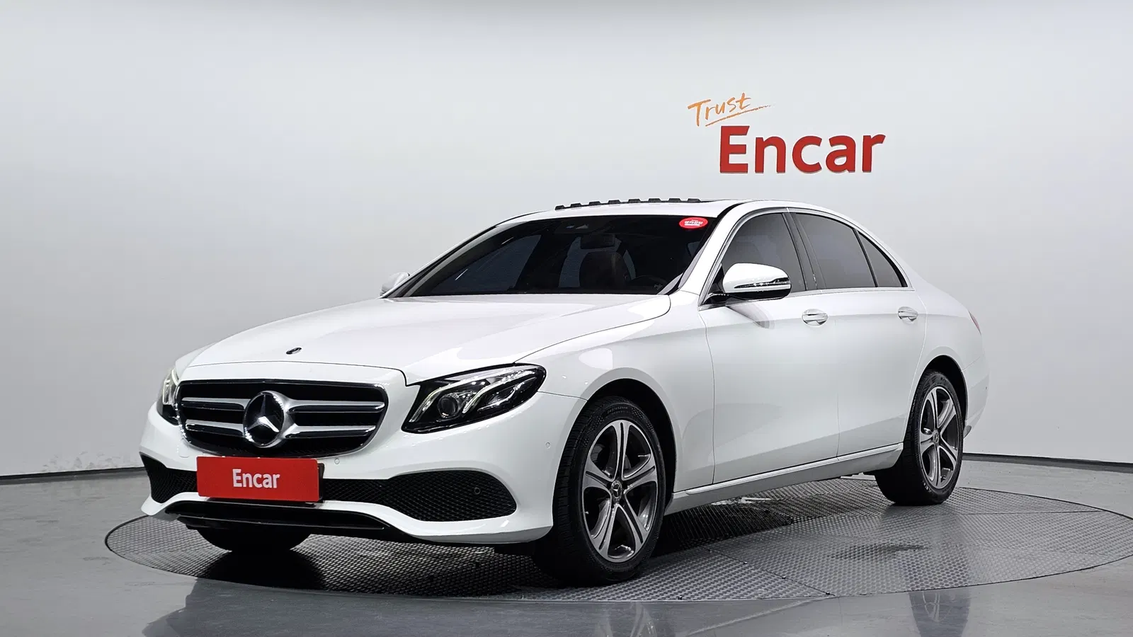 Mercedes-Benz Classe E E220d Avantgarde (W213) 2019 — photo 1 sur 38